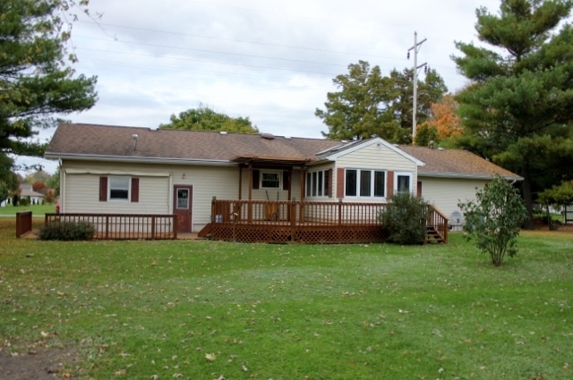 612 E Mann St, Gilman, IL 60938 photo 2