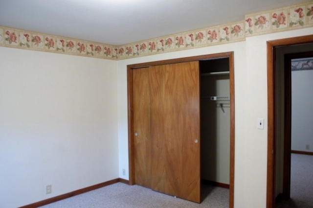 612 E Mann St, Gilman, IL 60938 photo 14