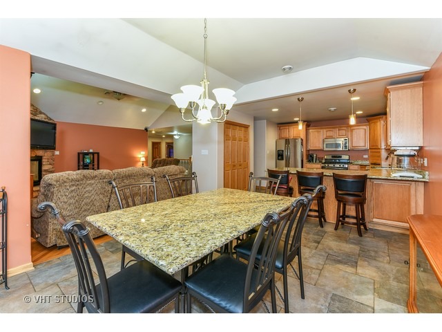 320 Lilac Dr, Beecher, IL 60401 photo 5