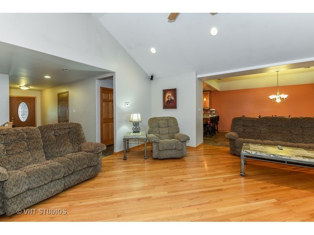 320 Lilac Dr, Beecher, IL 60401 photo 3