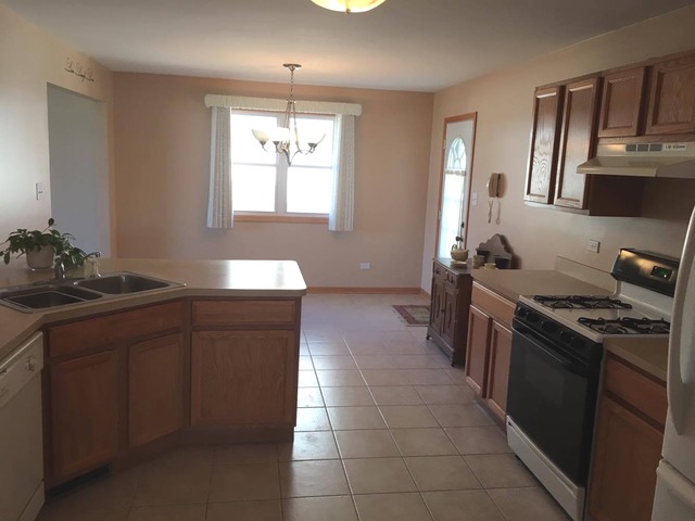 1645 Fox Hound Trl, Beecher, IL 60401 photo 5
