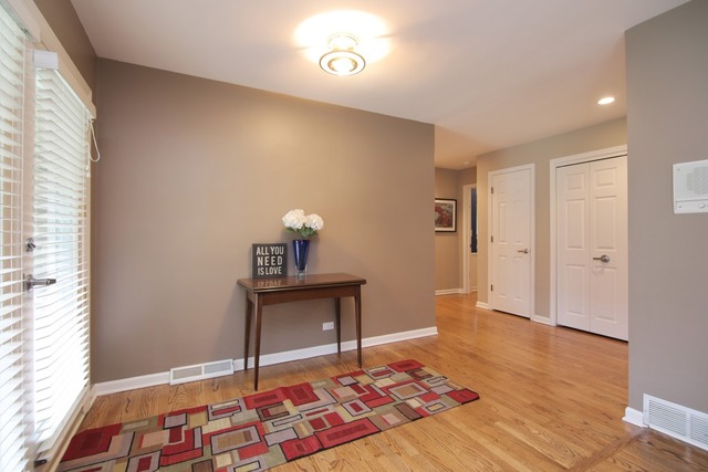 3665 Techny Rd, Northbrook, IL 60062 photo 2
