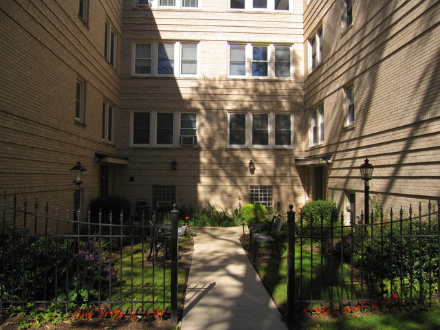 100 Pine Ave #1, Riverside, IL 60546 photo 2