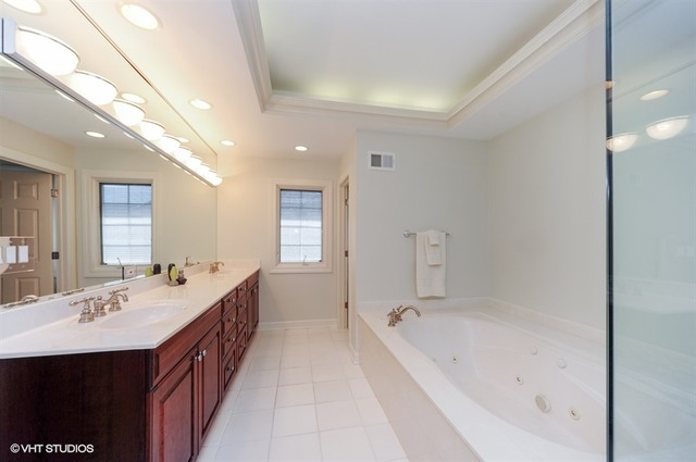 2636 Maple Ave, Northbrook, IL 60062 photo 10