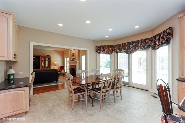 2636 Maple Ave, Northbrook, IL 60062 photo 6