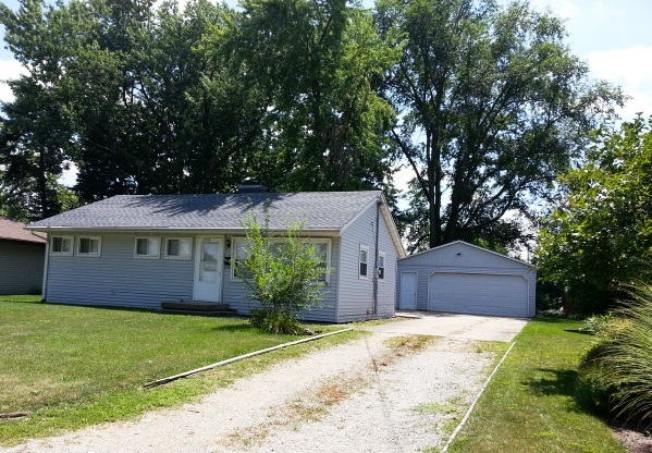 2926 7th St, Peru, IL 61354 photo 1