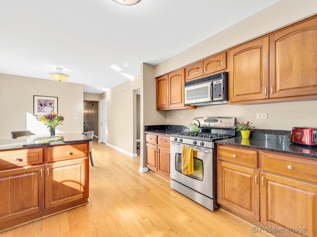 1890 Creekside Dr, Wheaton, IL 60189 photo 8