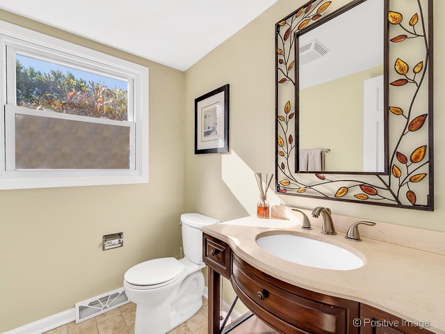 1890 Creekside Dr, Wheaton, IL 60189 photo 11