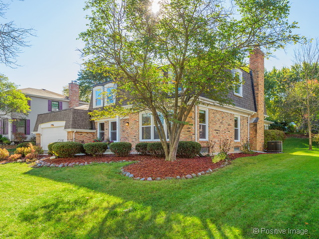 1890 Creekside Dr, Wheaton, IL 60189 photo 2