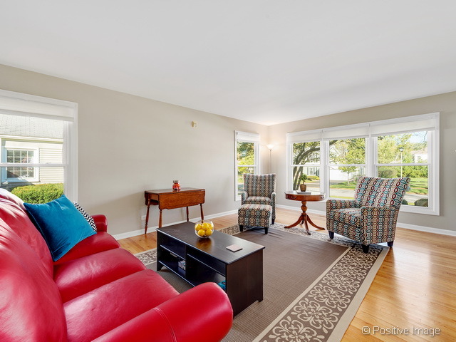 1890 Creekside Dr, Wheaton, IL 60189 photo 3