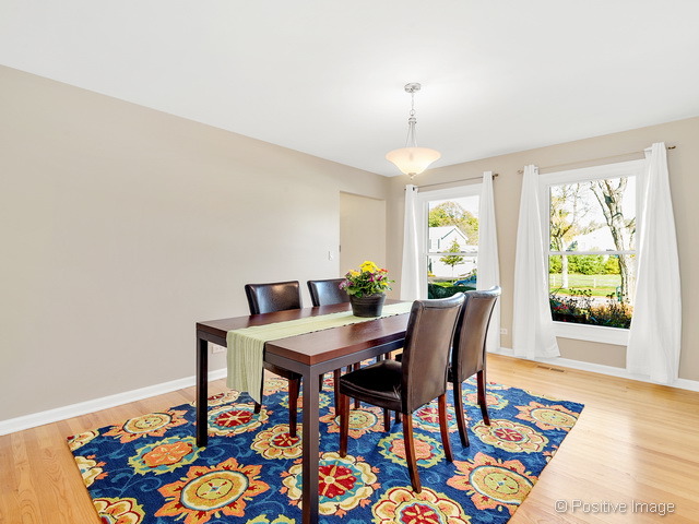 1890 Creekside Dr, Wheaton, IL 60189 photo 4