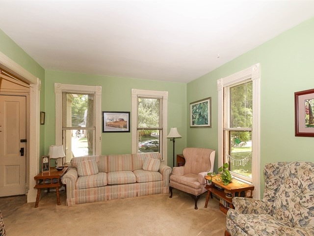 718 Logan Ave, Elgin, IL 60120 photo 4