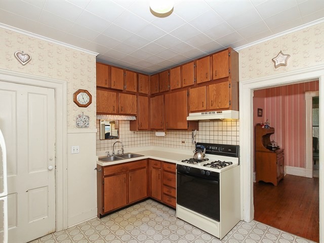 718 Logan Ave, Elgin, IL 60120 photo 11