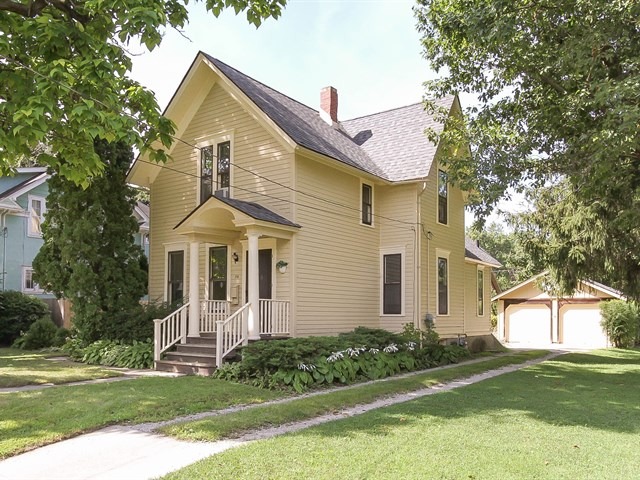718 Logan Ave, Elgin, IL 60120 photo 1
