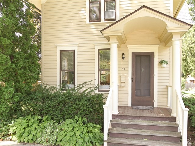 718 Logan Ave, Elgin, IL 60120 photo 2