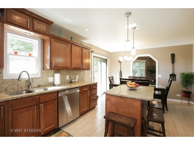 2367 Gale Ln, Elgin, IL 60123 photo 12