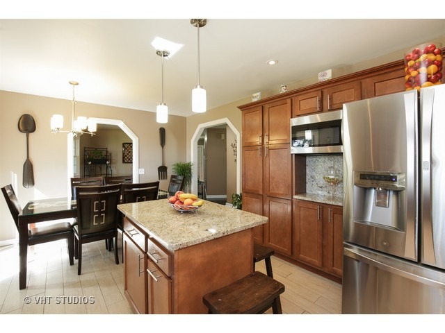2367 Gale Ln, Elgin, IL 60123 photo 7
