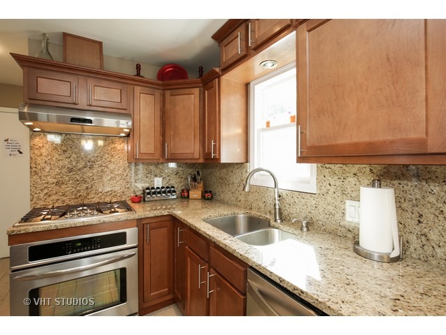 2367 Gale Ln, Elgin, IL 60123 photo 9