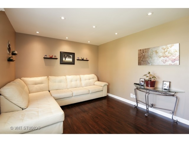 2367 Gale Ln, Elgin, IL 60123 photo 6