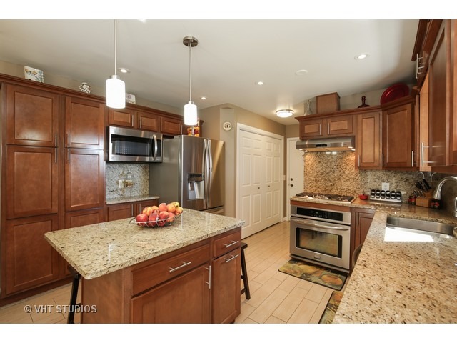 2367 Gale Ln, Elgin, IL 60123 photo 10