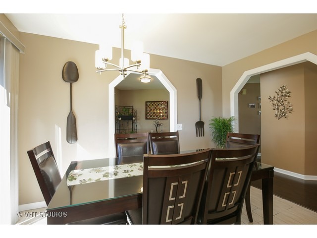 2367 Gale Ln, Elgin, IL 60123 photo 16