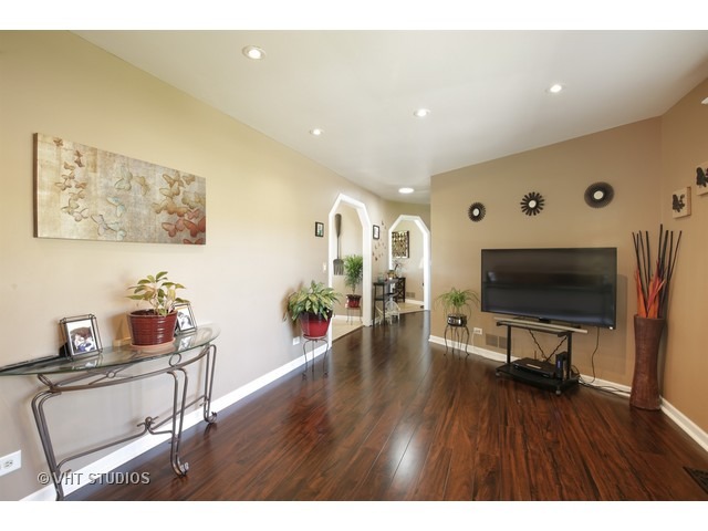 2367 Gale Ln, Elgin, IL 60123 photo 5