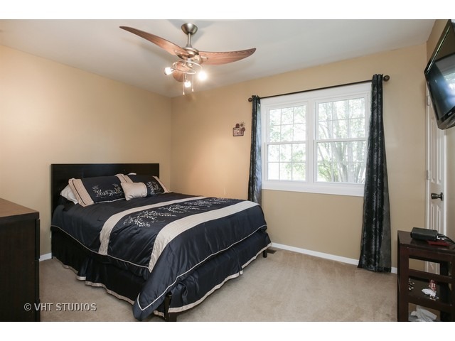 2367 Gale Ln, Elgin, IL 60123 photo 17