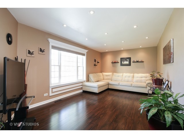 2367 Gale Ln, Elgin, IL 60123 photo 3