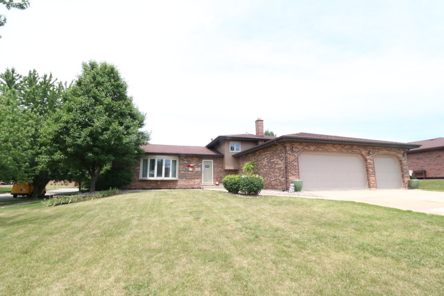 1302 Prodehl Dr, Lockport, IL 60441 photo 1