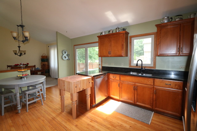 1302 Prodehl Dr, Lockport, IL 60441 photo 2