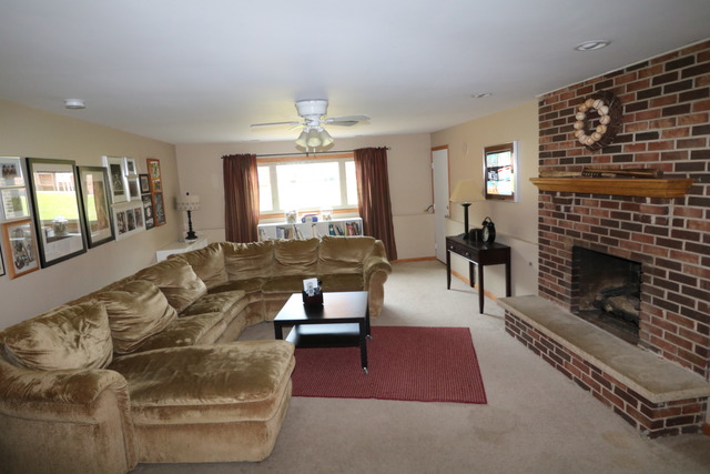 1302 Prodehl Dr, Lockport, IL 60441 photo 4
