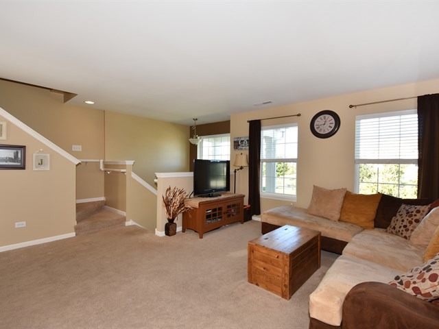 24607 John Adams Dr, Plainfield, IL 60544 photo 2