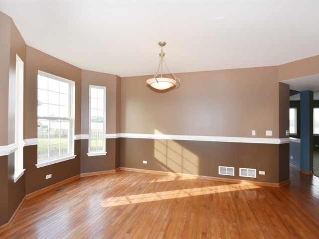 719 Christopher St, Plano, IL 60545 photo 4