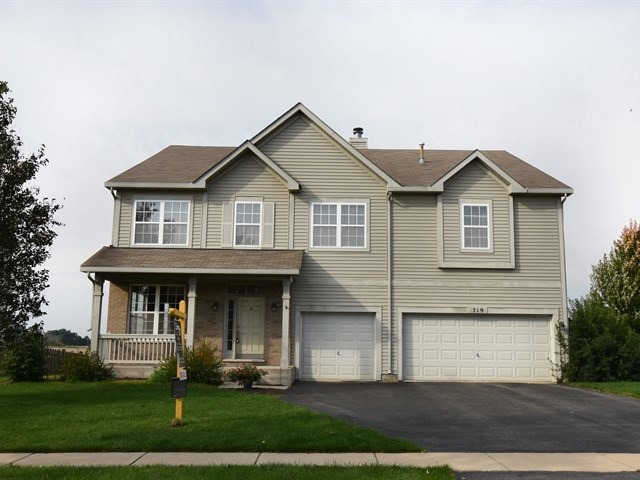 719 Christopher St, Plano, IL 60545 photo 1