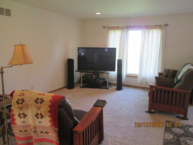 411 Erickson Gate, Lee, IL 60530 photo 3
