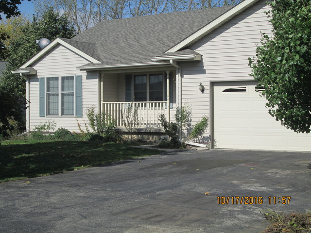 411 Erickson Gate, Lee, IL 60530 photo 2