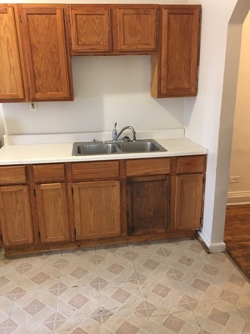 7934 S Carpenter St, Chicago, IL 60620 photo 2