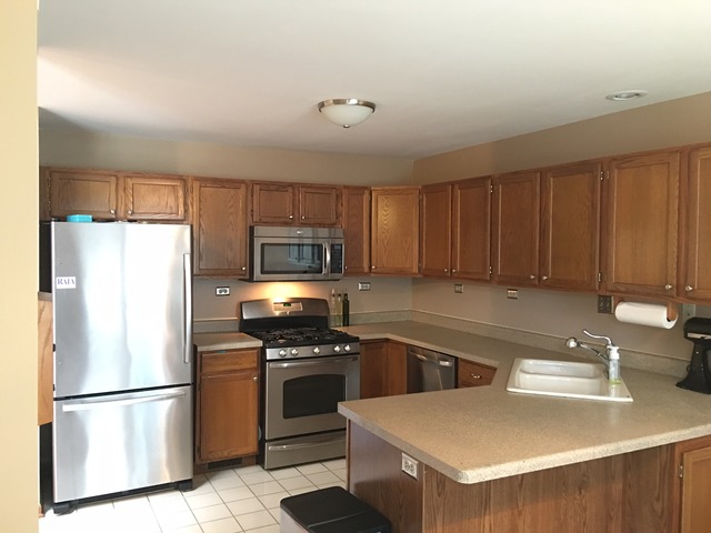 958 Ascot Dr, Elgin, IL 60123 photo 3