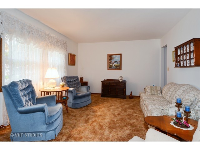 300 E Willow St, Elburn, IL 60119 photo 3