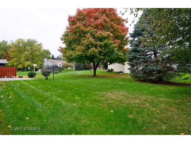 300 E Willow St, Elburn, IL 60119 photo 16