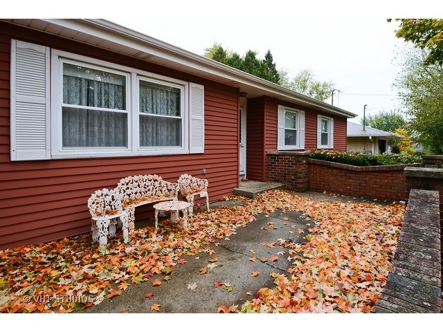 300 E Willow St, Elburn, IL 60119 photo 2