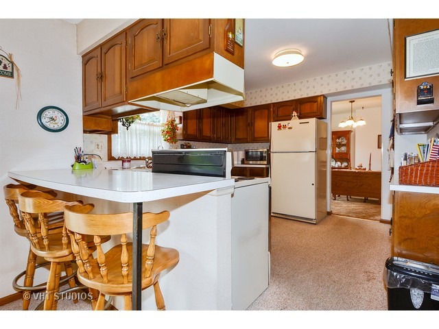 300 E Willow St, Elburn, IL 60119 photo 5