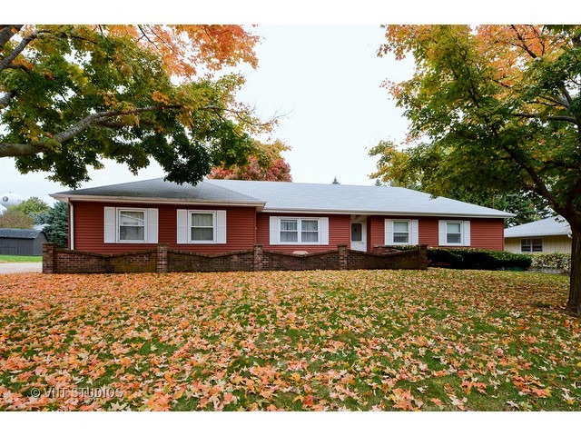 300 E Willow St, Elburn, IL 60119 photo 1