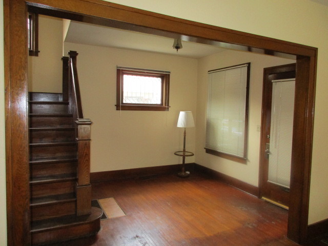 850 Cedar Ave, Elgin, IL 60120 photo 3