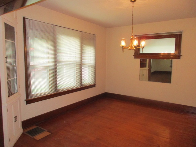 850 Cedar Ave, Elgin, IL 60120 photo 5