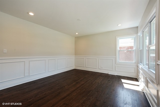 563 Radcliffe Ave, Des Plaines, IL 60016 photo 3