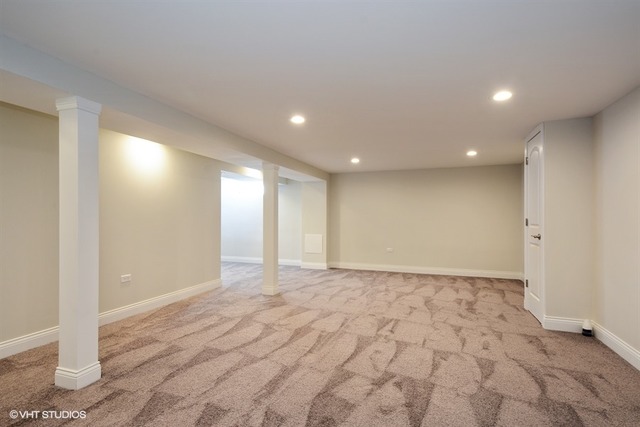 563 Radcliffe Ave, Des Plaines, IL 60016 photo 13