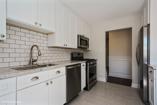 563 Radcliffe Ave, Des Plaines, IL 60016 photo 4