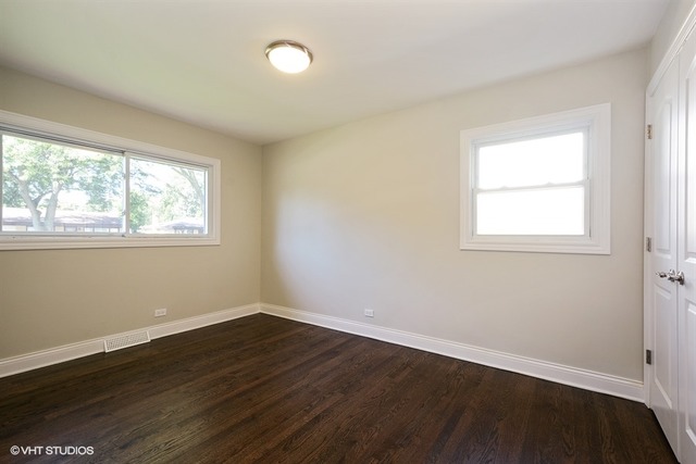 563 Radcliffe Ave, Des Plaines, IL 60016 photo 7