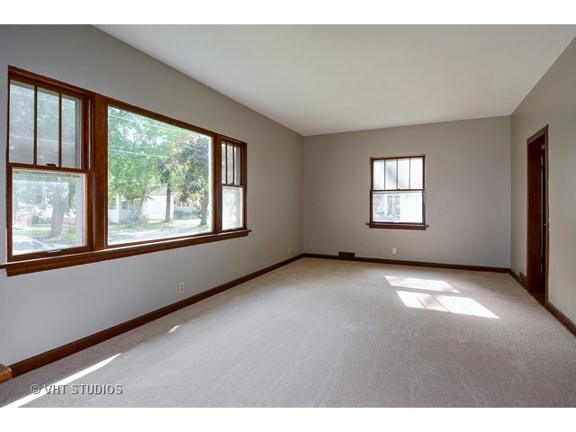 409 Howell Pl, Aurora, IL 60505 photo 3
